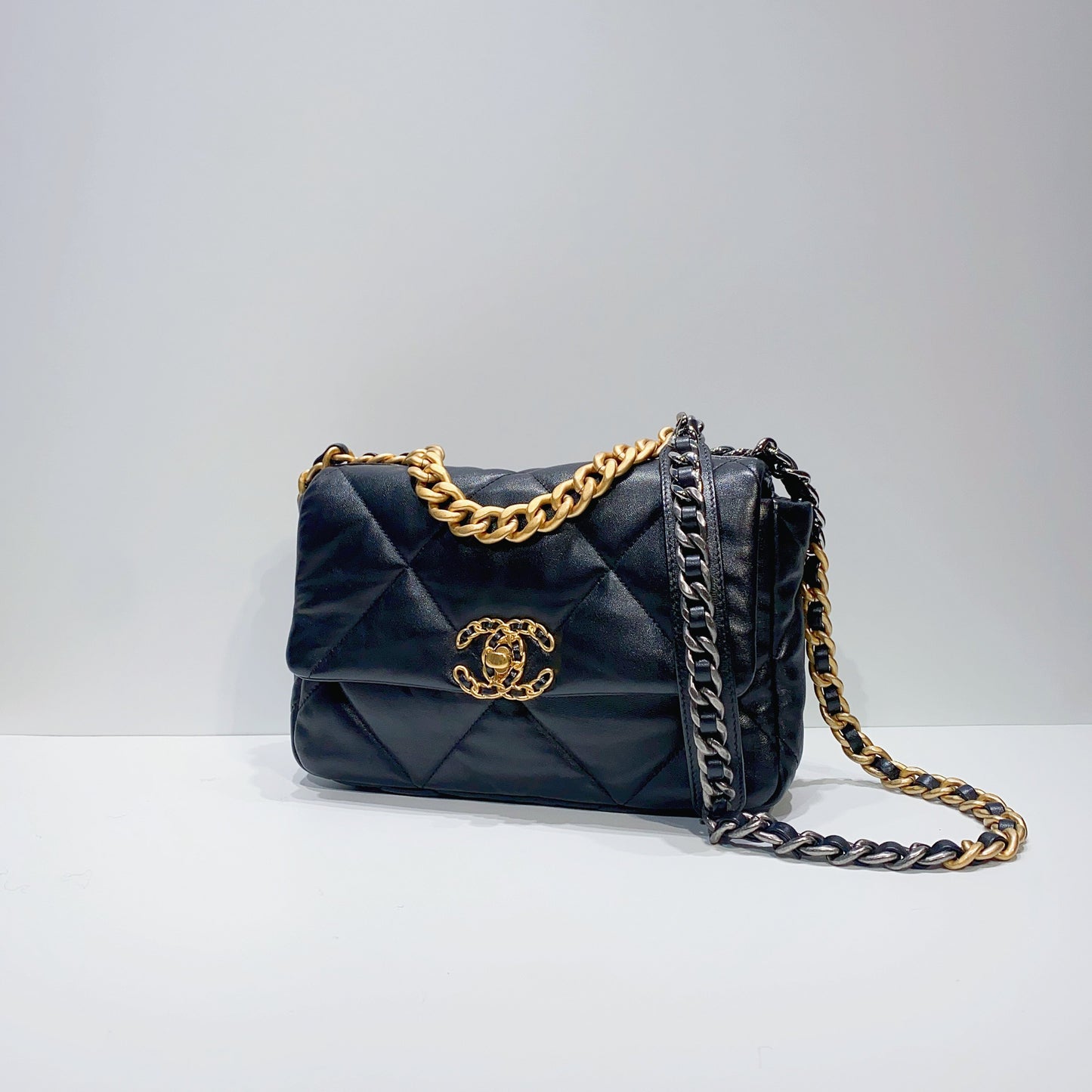 No.3856-Chanel 19 Small Handbag