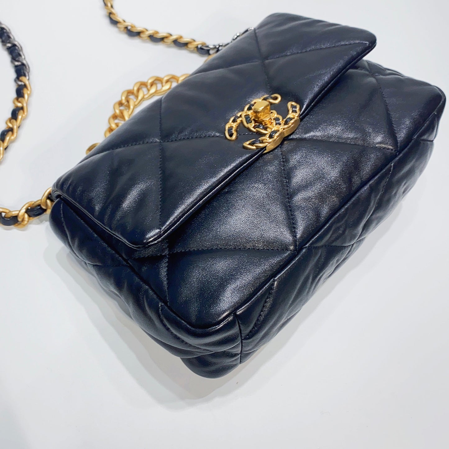 No.3856-Chanel 19 Small Handbag