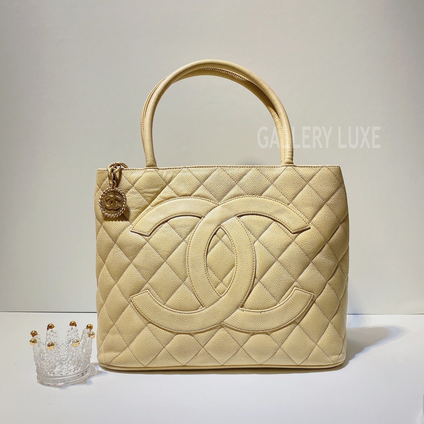 No.2697-Chanel Vintage Caviar Medallion Tote Bag