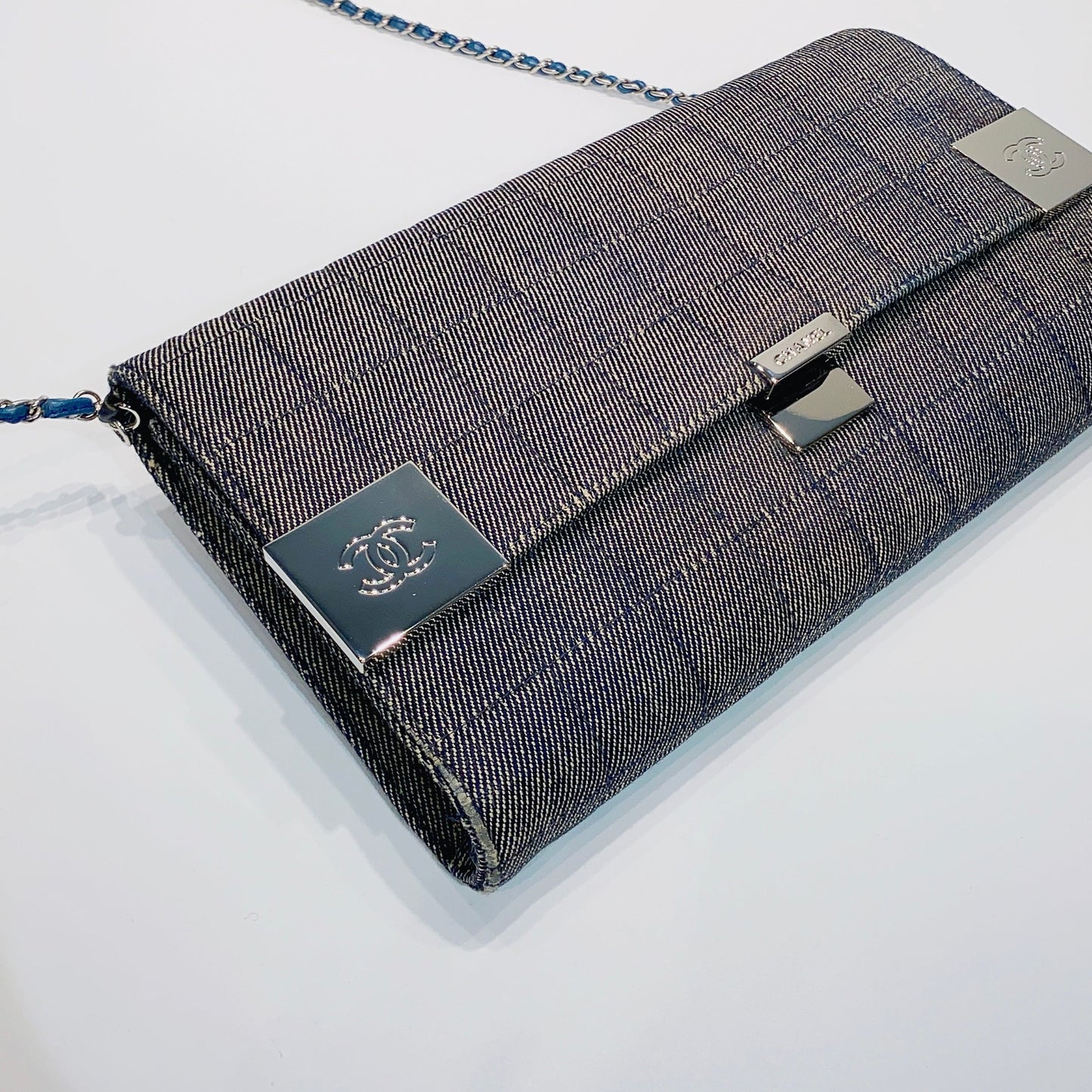 No.3831-Chanel Vintage Denim Clutch With Chain