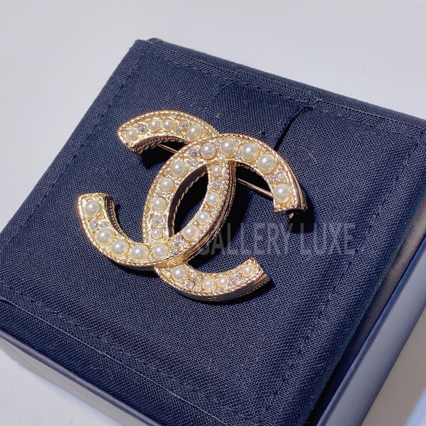No.3010-Chanel Classic Pearl Crystal Coco Mark Brooch