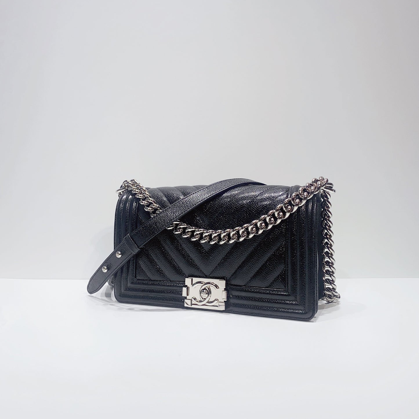 No.3877-Chanel Caviar Chevron Boy 25cm