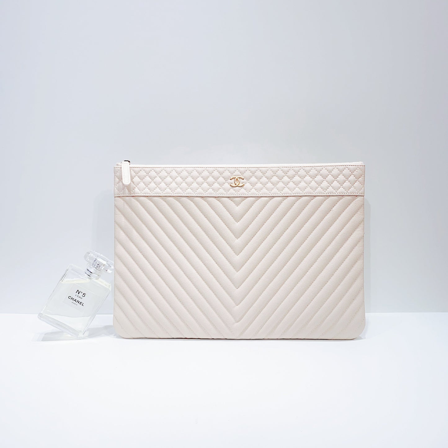 No.3882-Chanel Chevron Large O Case (Unused / 未使用品)