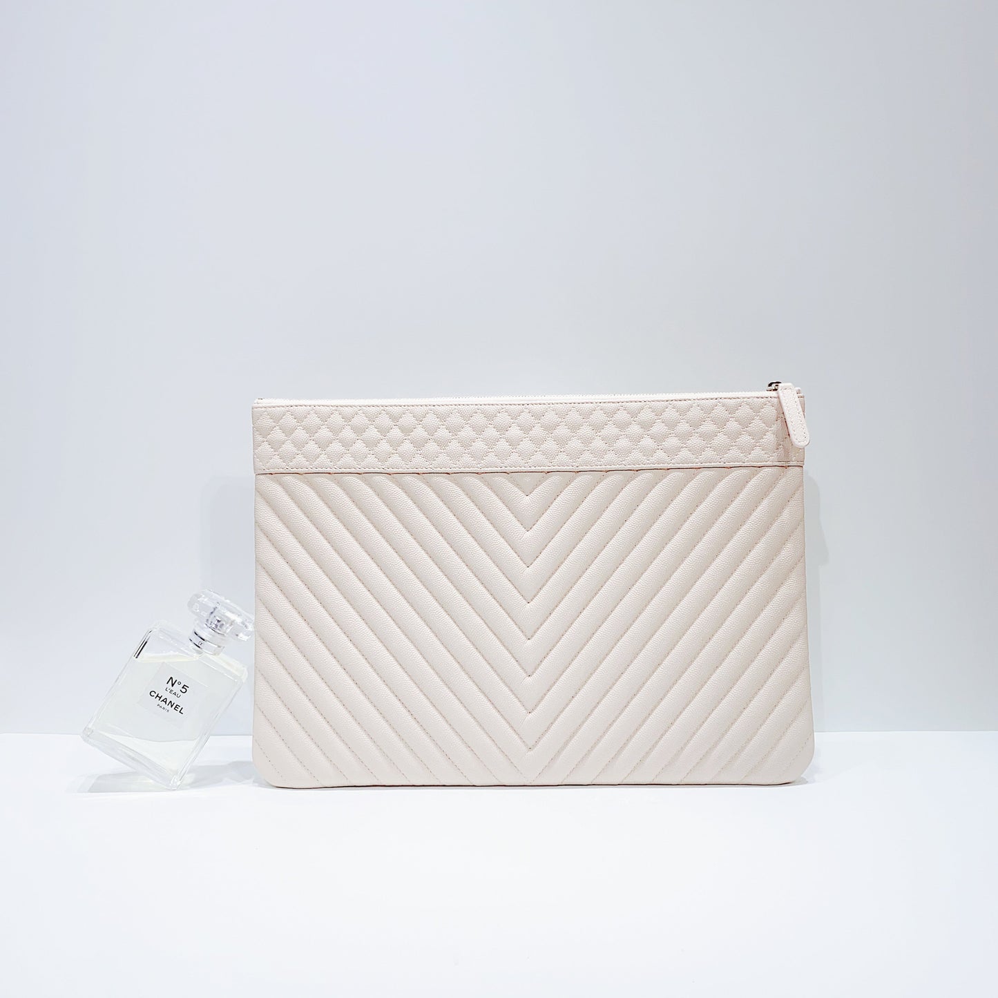 No.3882-Chanel Chevron Large O Case (Unused / 未使用品)