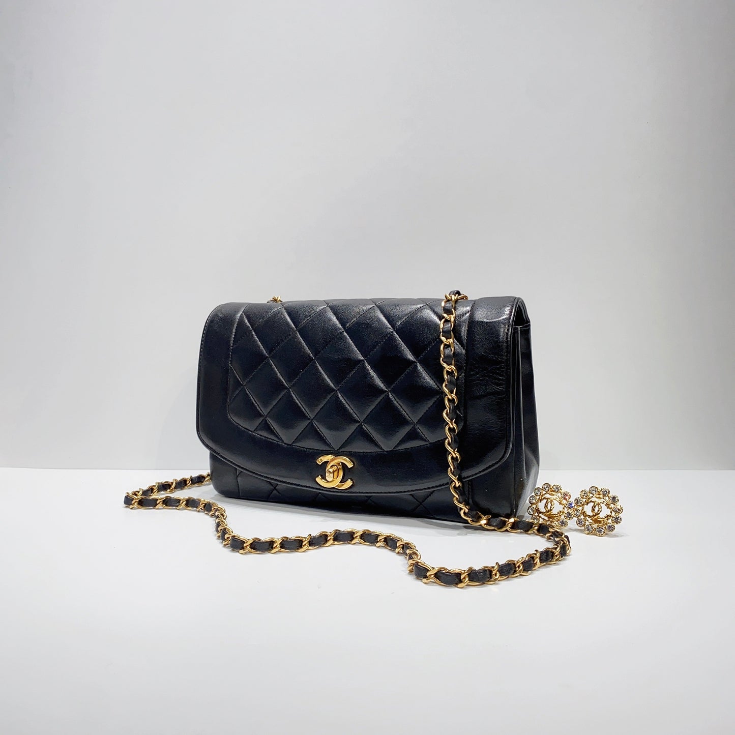 No.2539-Chanel Vintage Lambskin Diana Bag 25cm