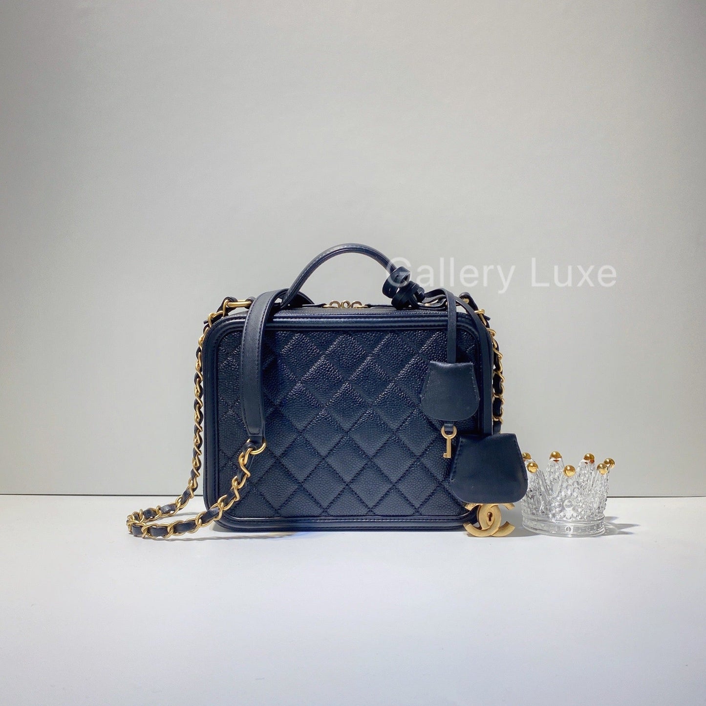 No.2710-Chanel Caviar Medium CC Filigree Vanity Case