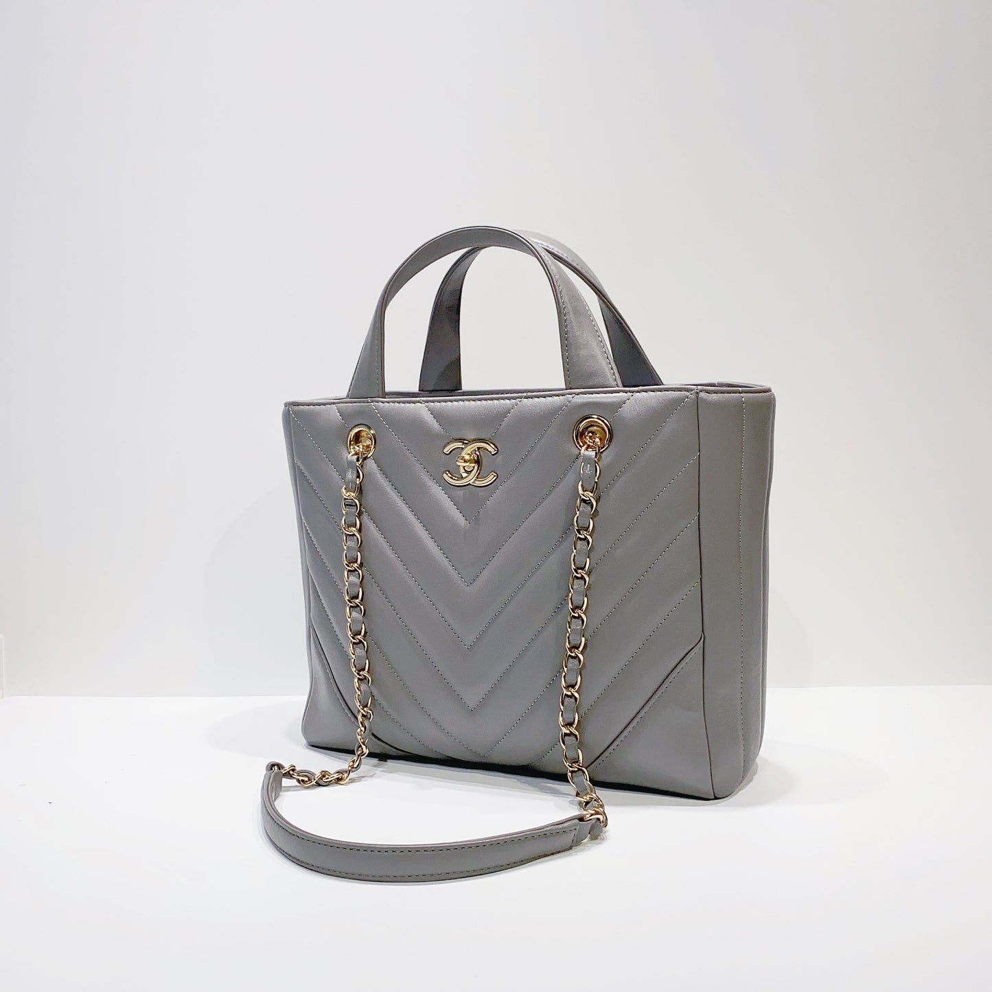 No.3911-Chanel Chevron Statement Small Tote Bag