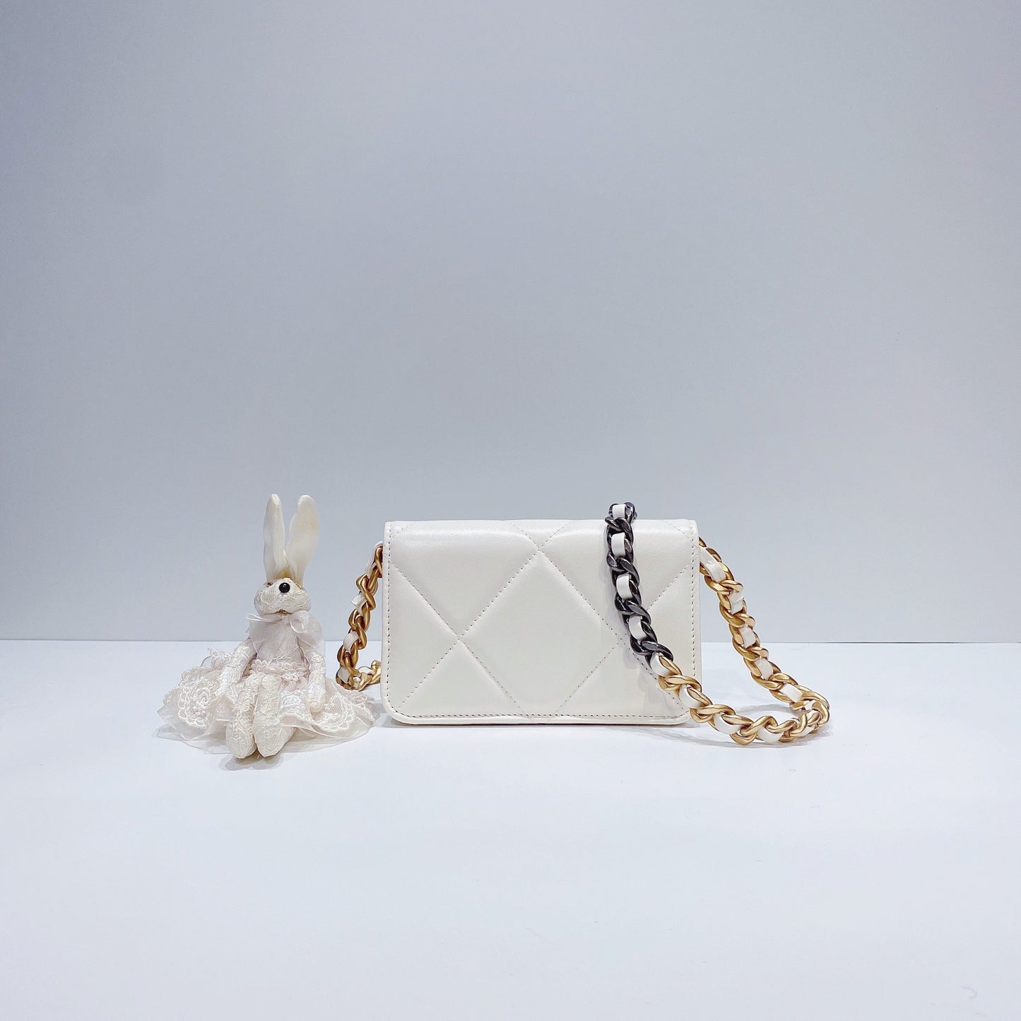 No.3586-Chanel 19 Clutch With Chain (Brand New / 全新貨品)