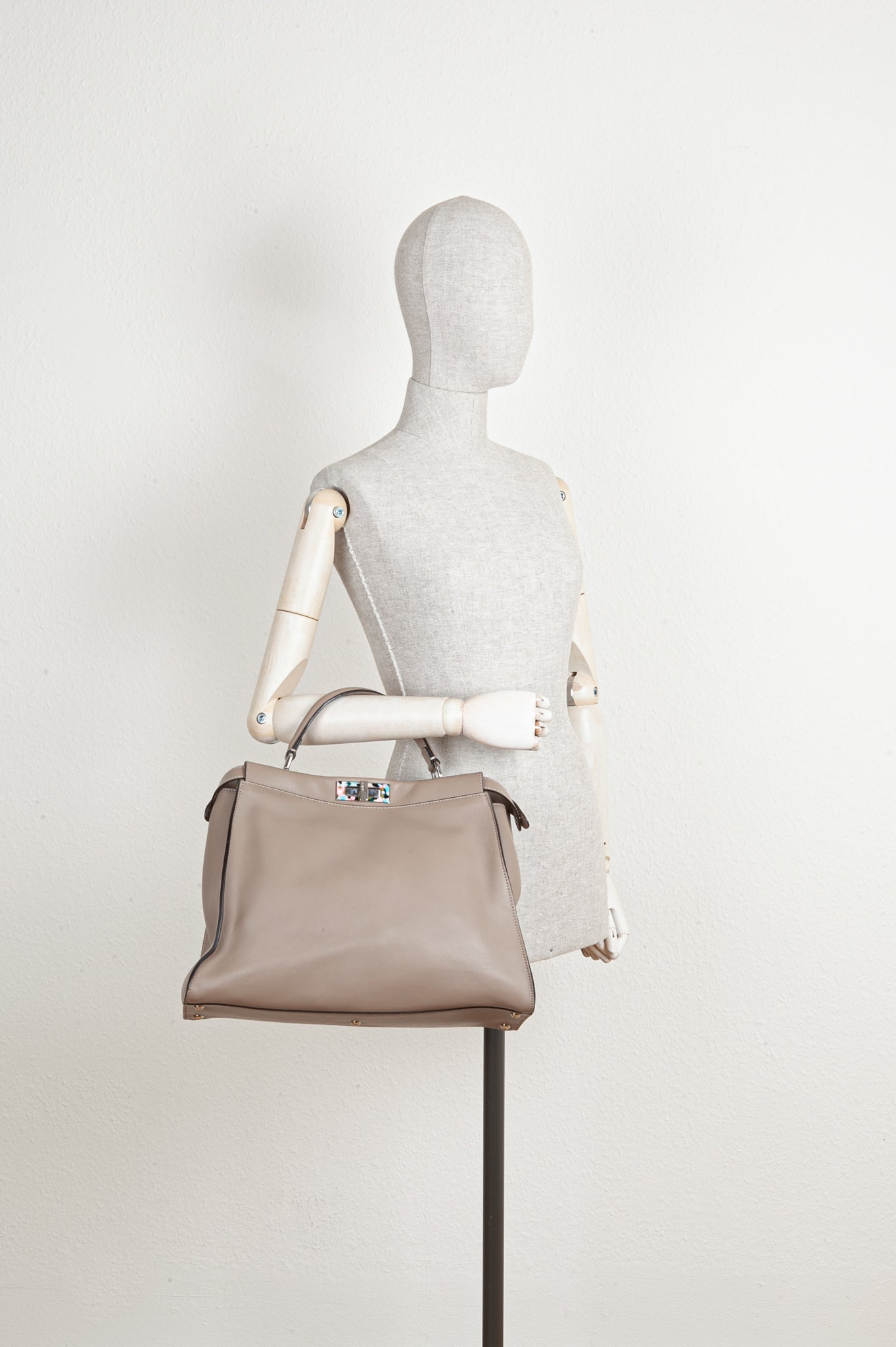 Luxury Fendi Peekaboo Large Taupe