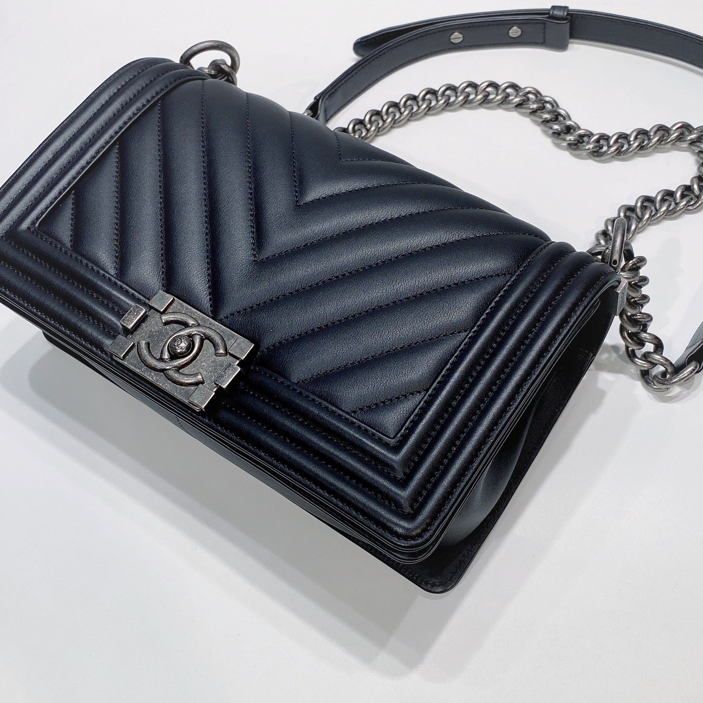 No.3590-Chanel Calfskin Chevron Boy 25cm