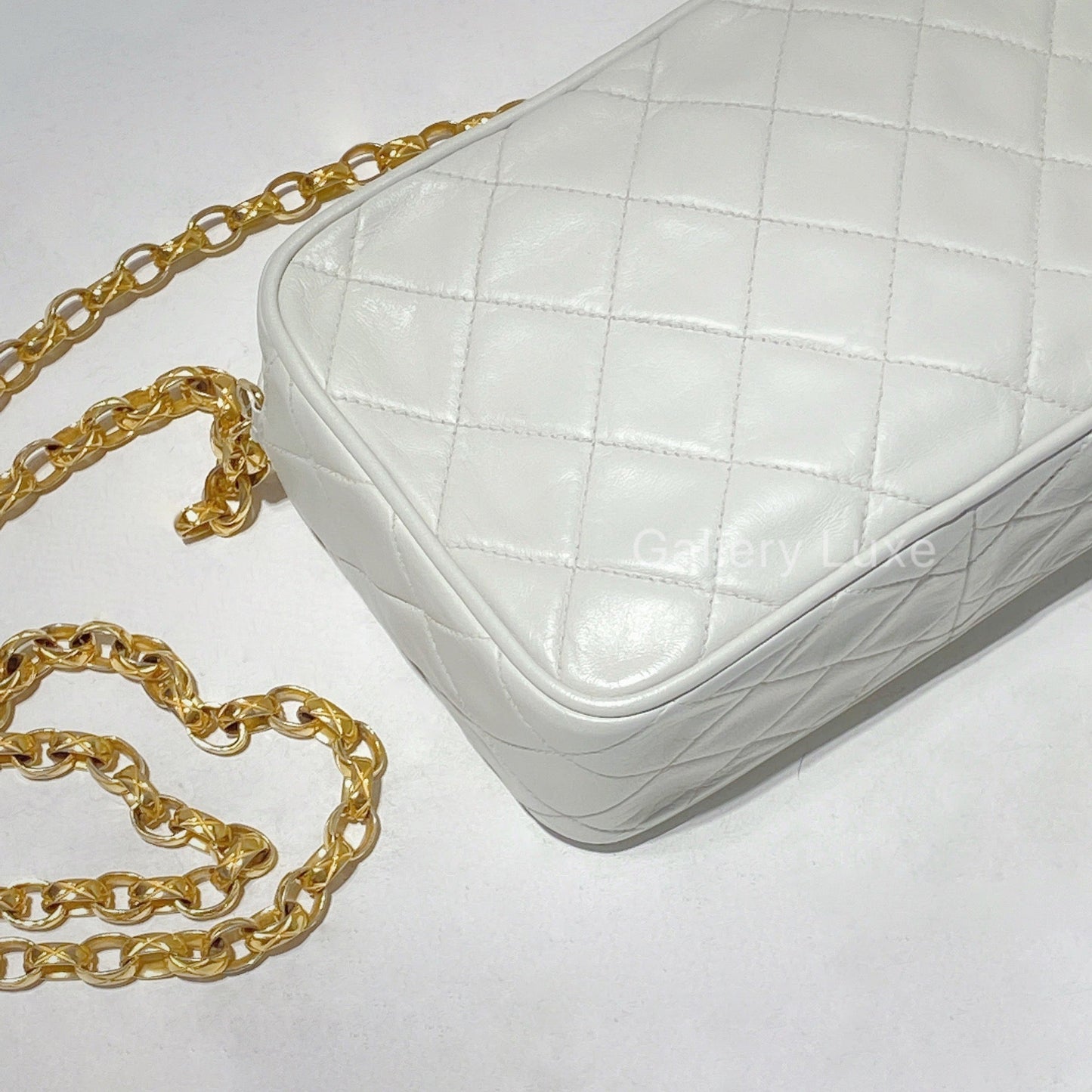 No.2300-Chanel Vintage Lambskin Camera Bag