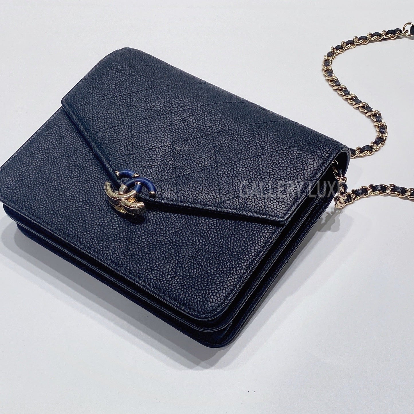 No.3470-Chanel Thread Around Wallet On Chain