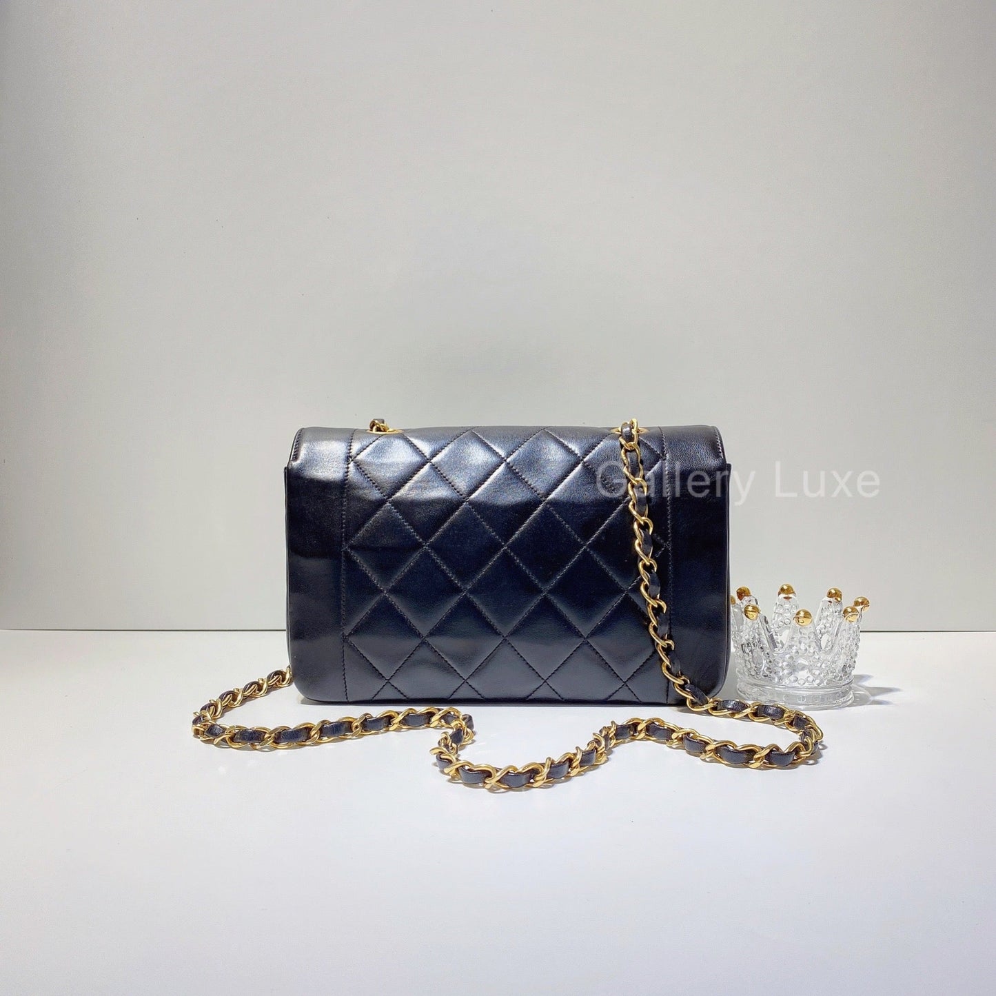 No.2330-Chanel Vintage Lambskin Diana Bag 22cm