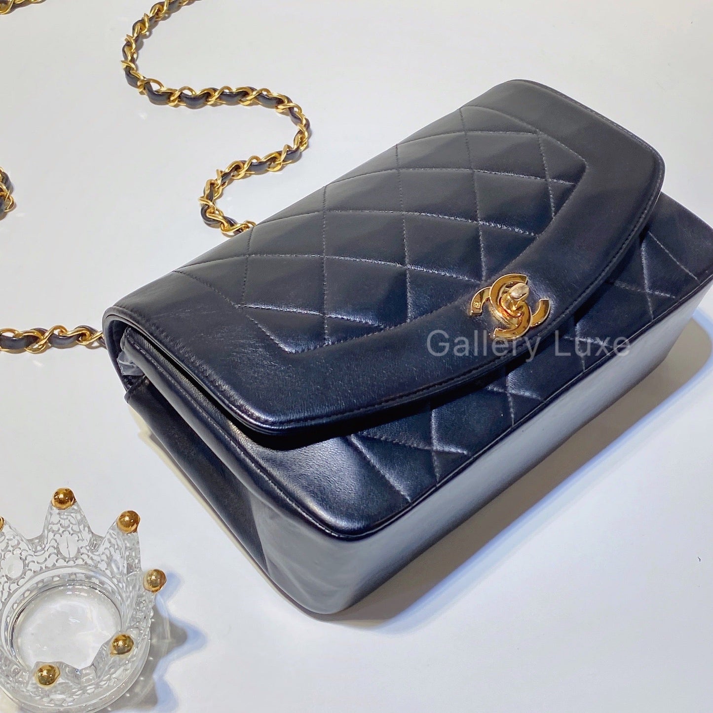 No.2330-Chanel Vintage Lambskin Diana Bag 22cm