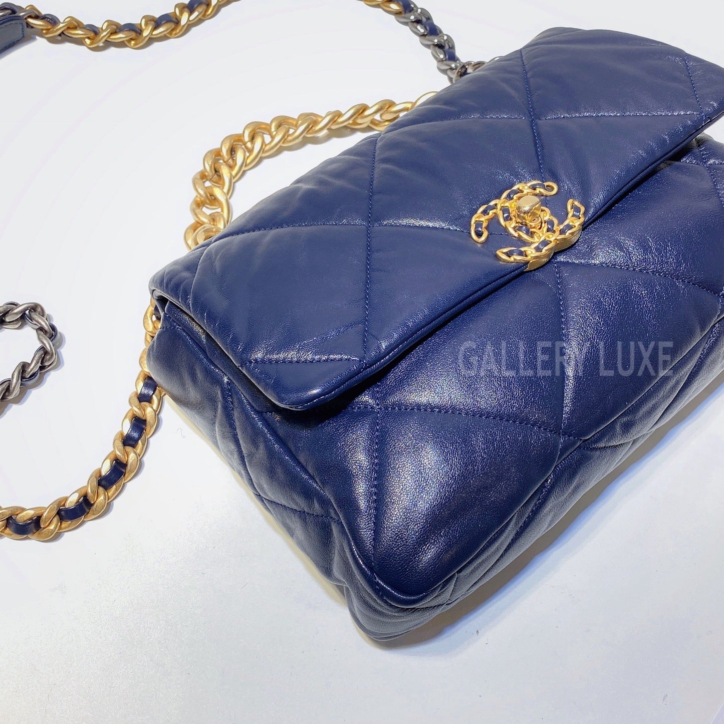 No.3061-Chanel 19 Large Handbag