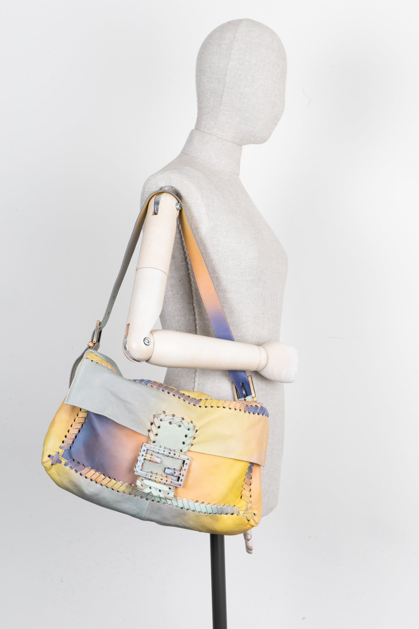 Luxury Fendi Baguette Crossbody Bag Maxi Leather