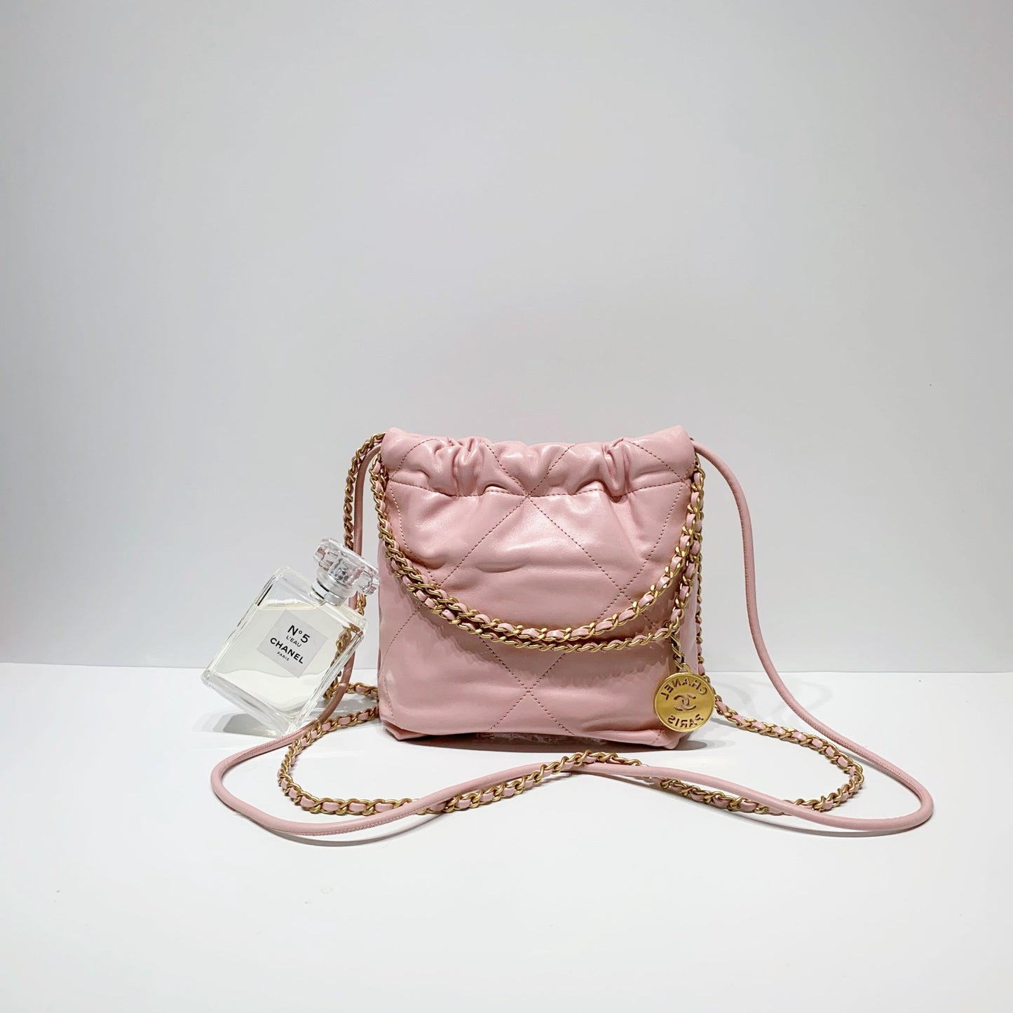 No.3953-Chanel 22 Mini Tote Bag
