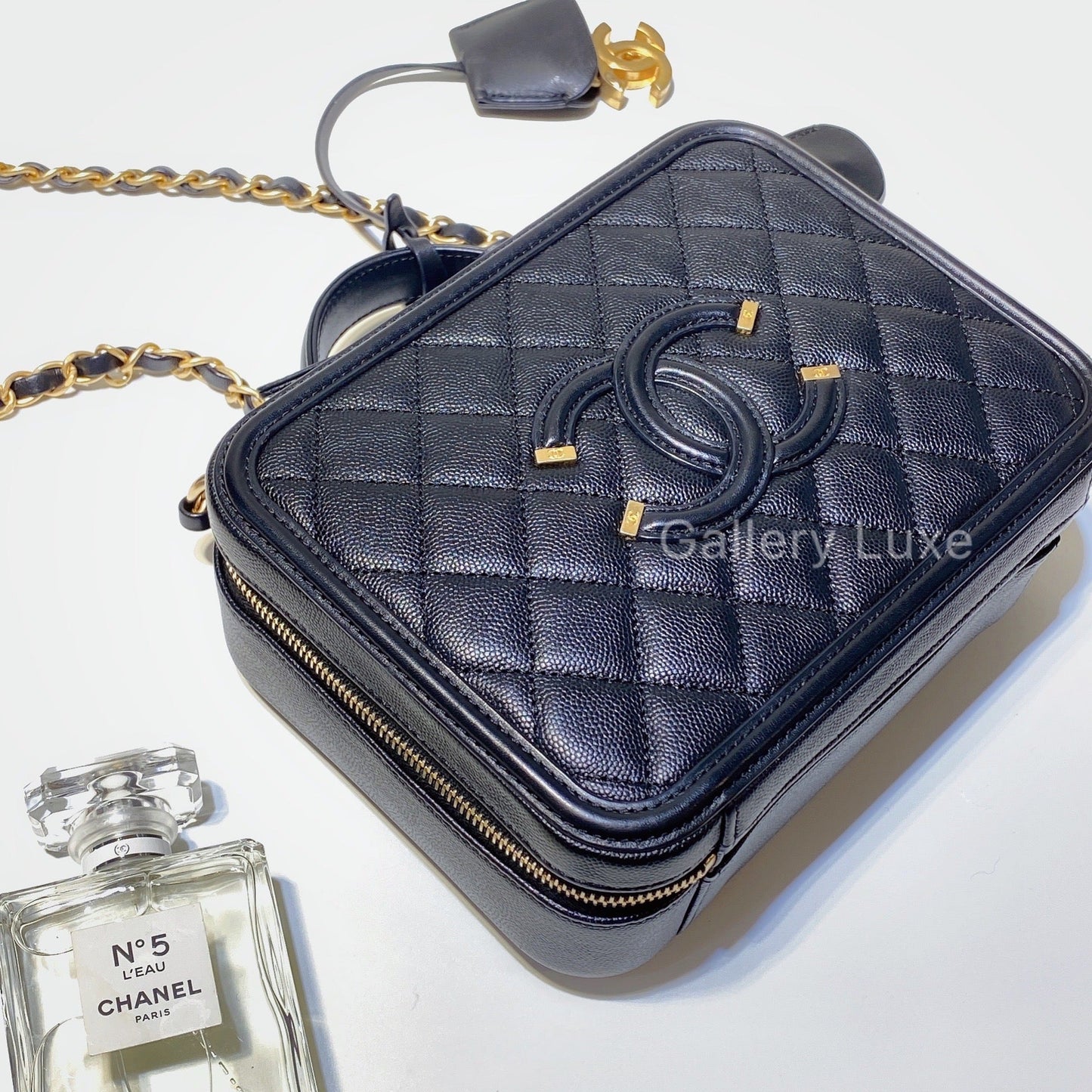 No.2759-Chanel Caviar Medium CC Filigree Vanity Case