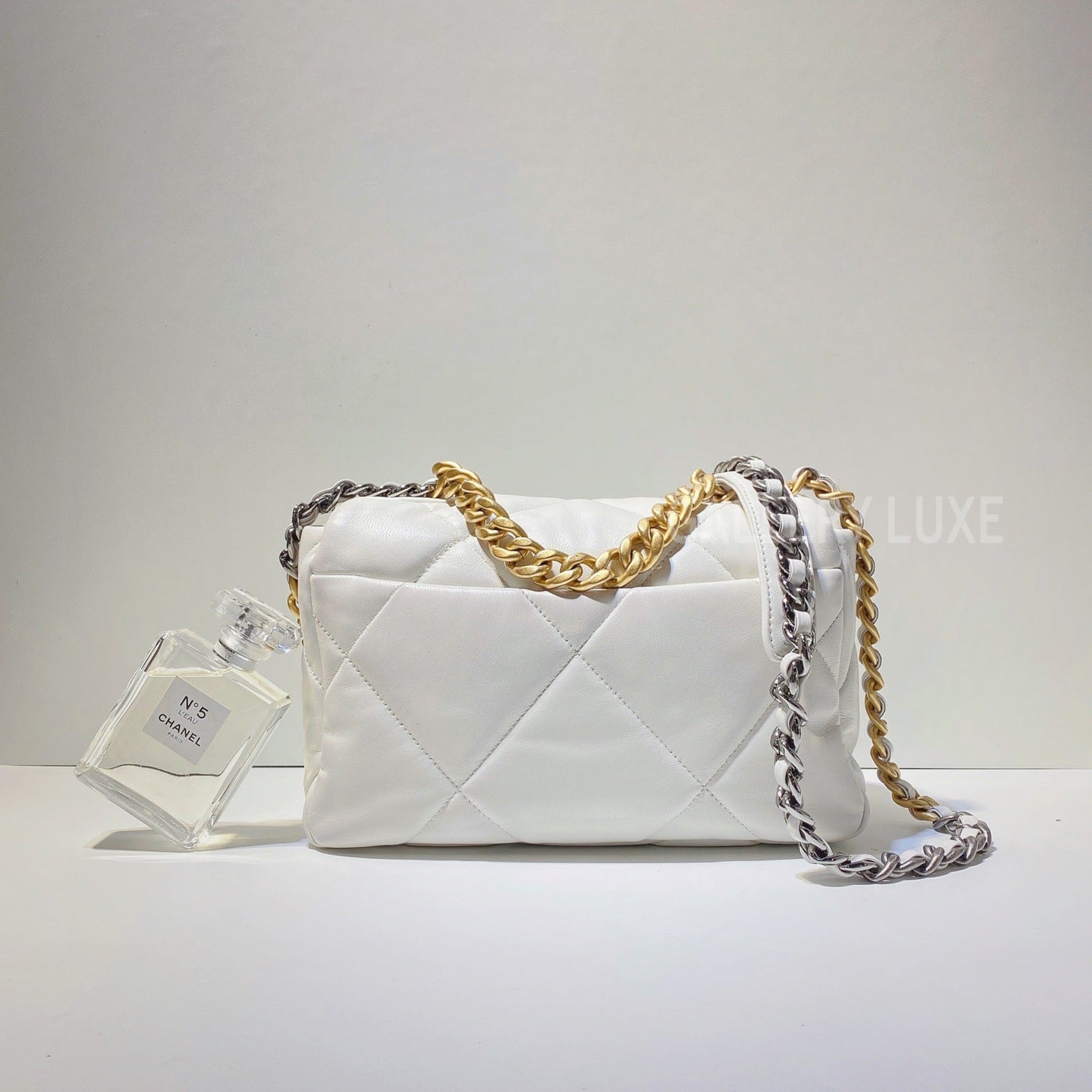 No.3090-Chanel 19 Small Handbag