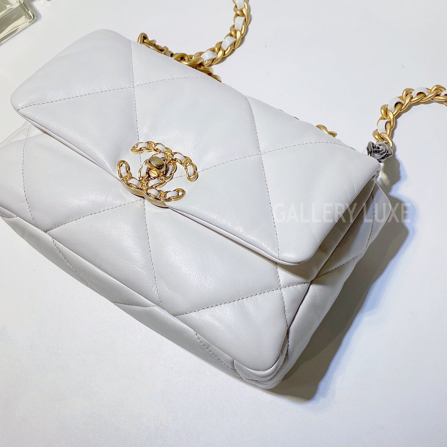 No.3090-Chanel 19 Small Handbag