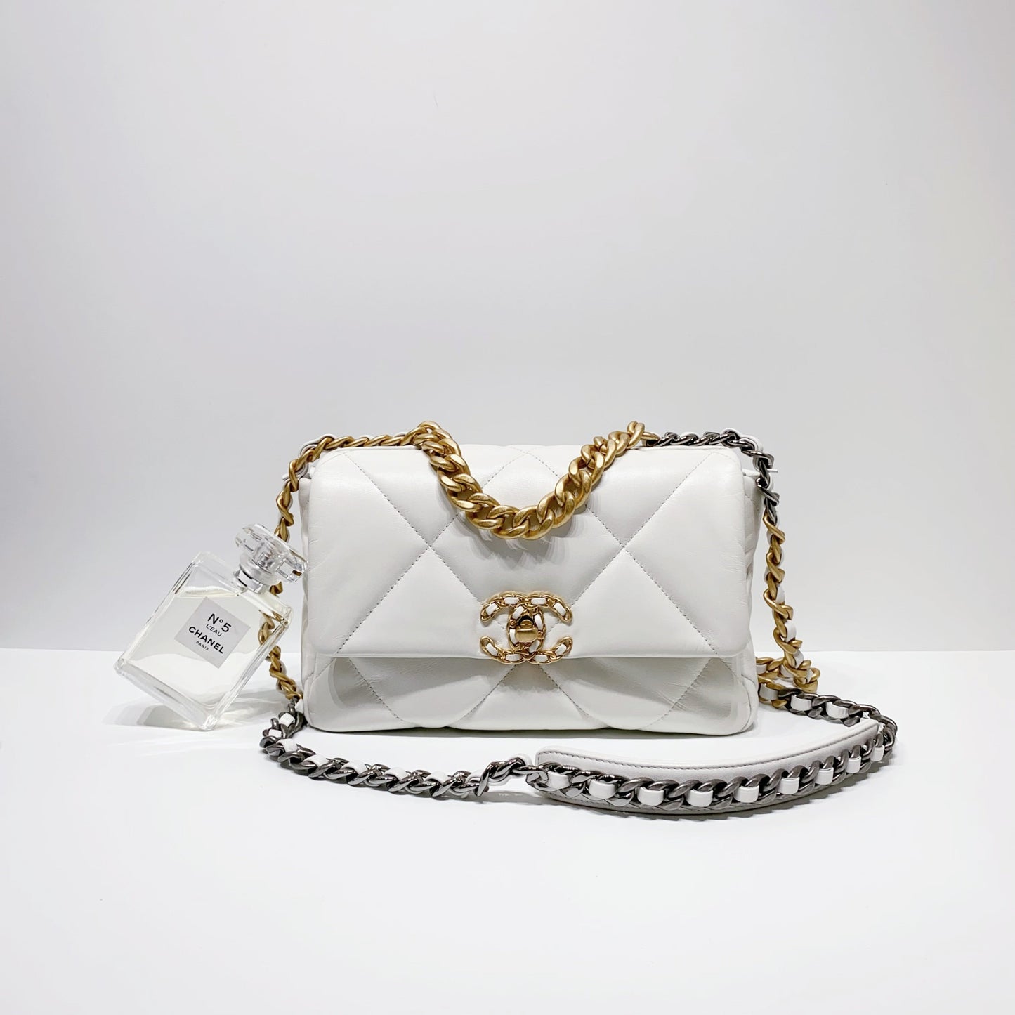 No.4030-Chanel 19 Small Handbag