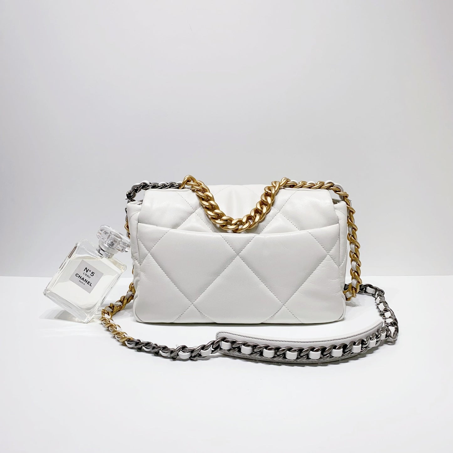 No.4030-Chanel 19 Small Handbag