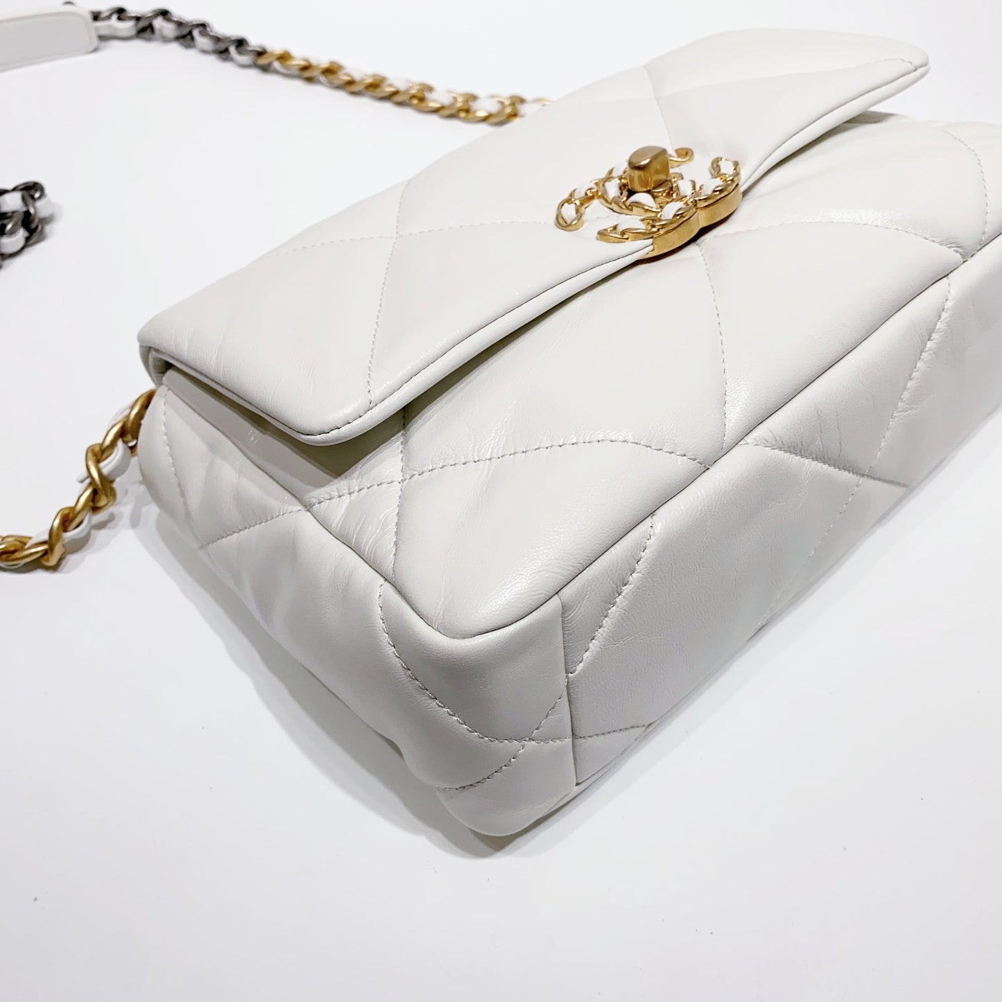 No.4030-Chanel 19 Small Handbag