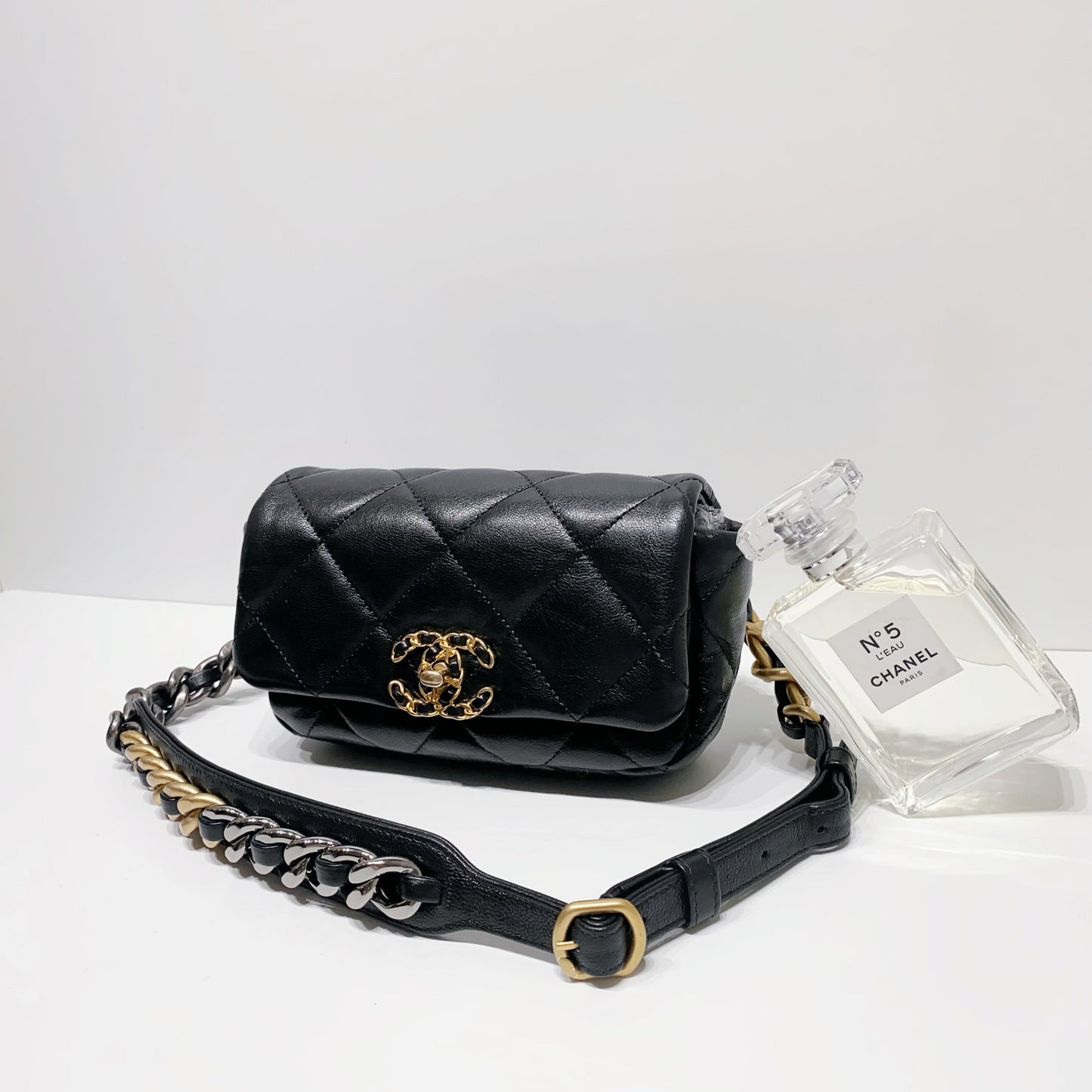 No.4032-Chanel 19 Waist Bag