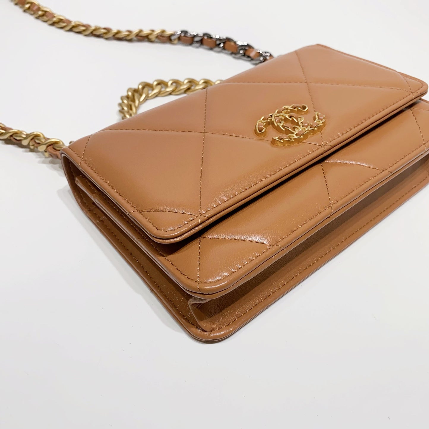 No.4096-Chanel 19 Wallet On Chain