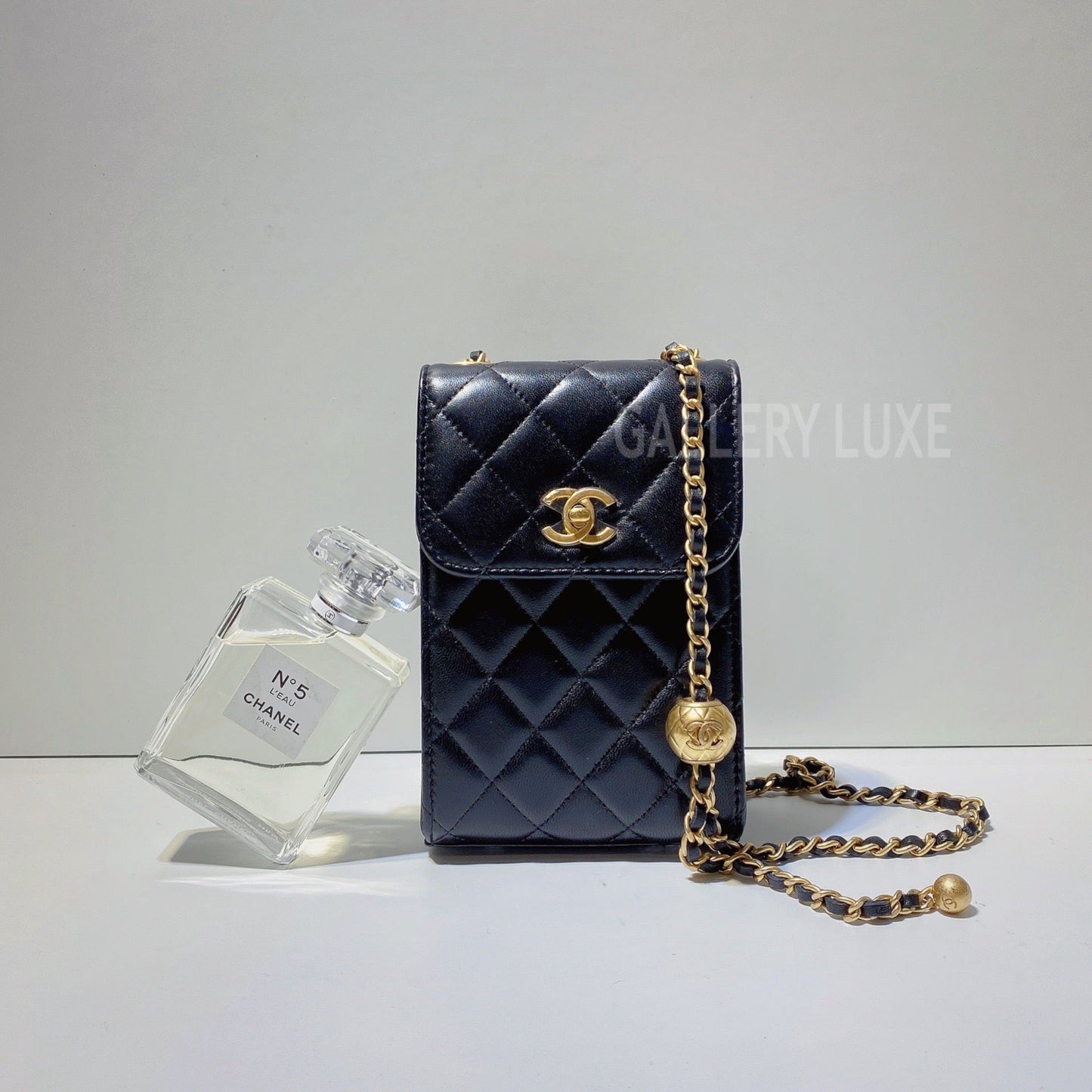 No.3095-Chanel Lambskin Pearl Crush Phone Holder With Chain (Unused / 未使用品)