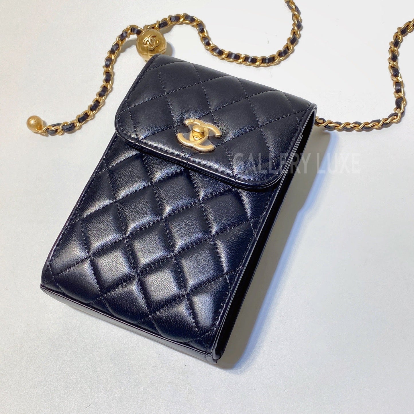 No.3095-Chanel Lambskin Pearl Crush Phone Holder With Chain (Unused / 未使用品)