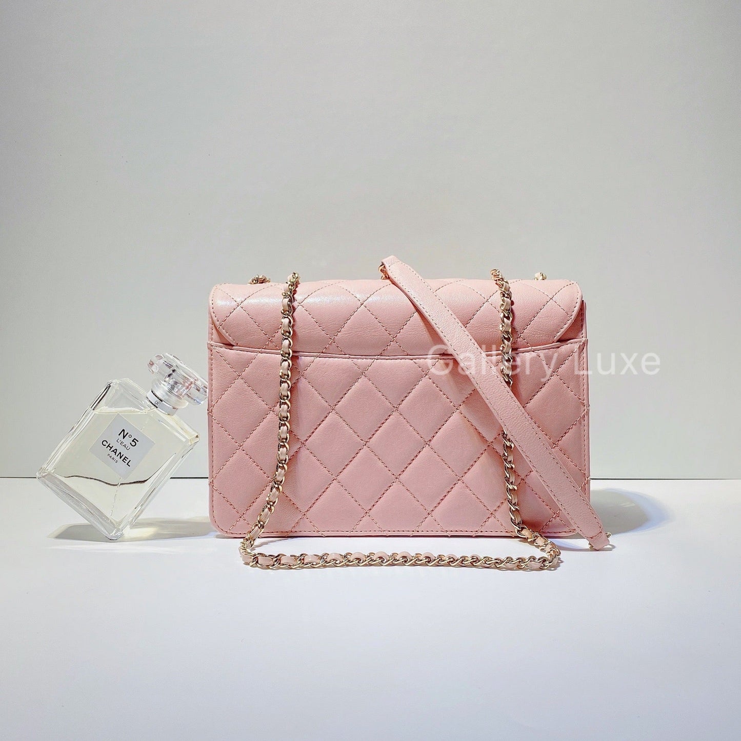 No.2768-Chanel Beauty Lock Flap Bag