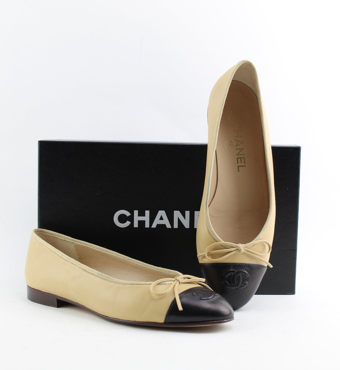CHANEL BALLET FLATS SIZE 37.5
