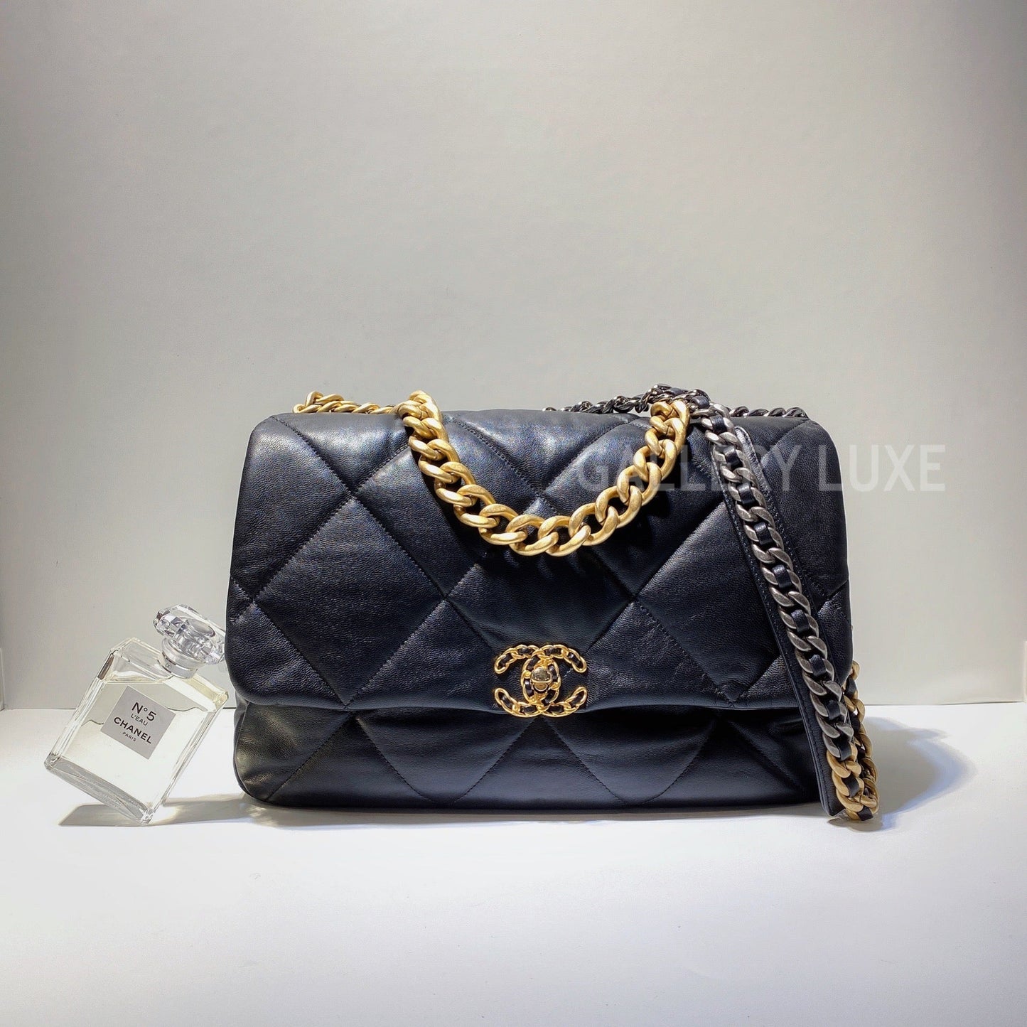 No.3065-Chanel 19 Maxi Handbag