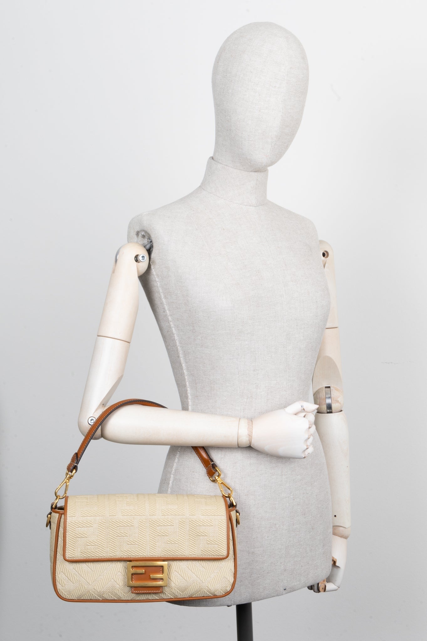 Luxury Fendi Medium Baguette Zucca Beige Brown