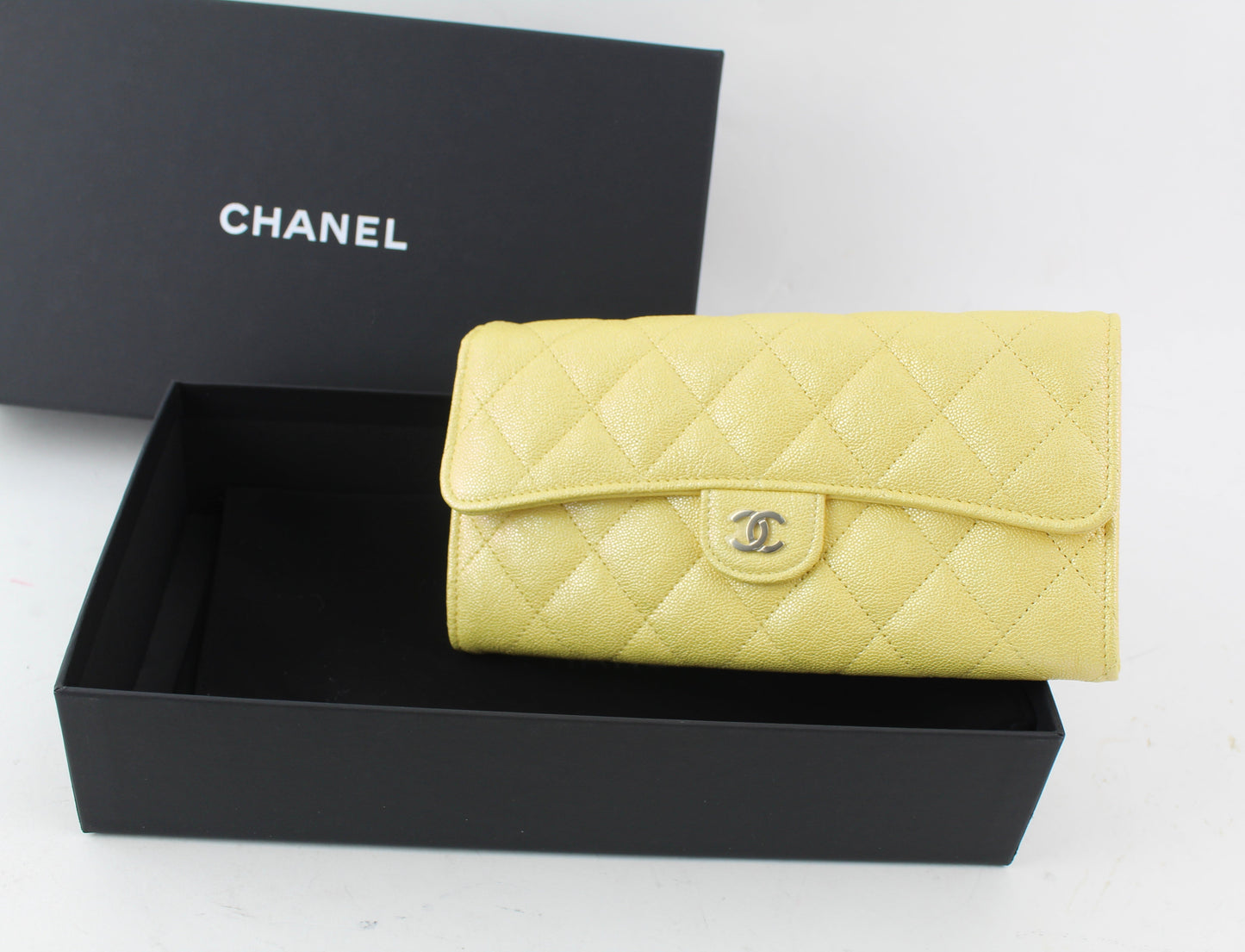 CHANEL CLASSIC FLAP WALLET
