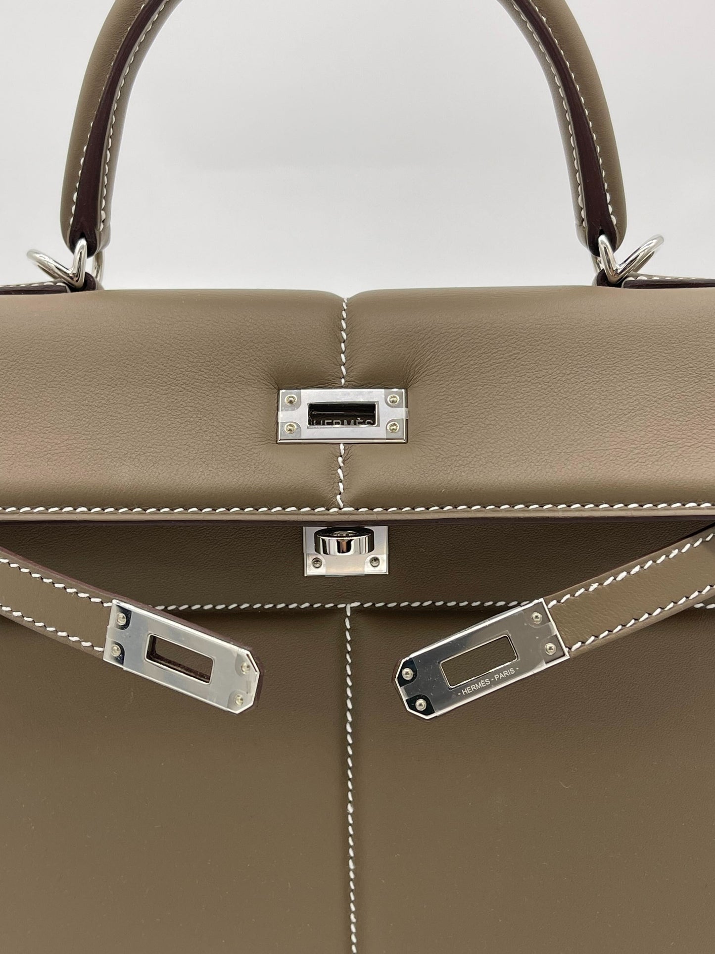 Luxury Hermes Kelly 25 Etoupe Swift Padded Palladium Hardware