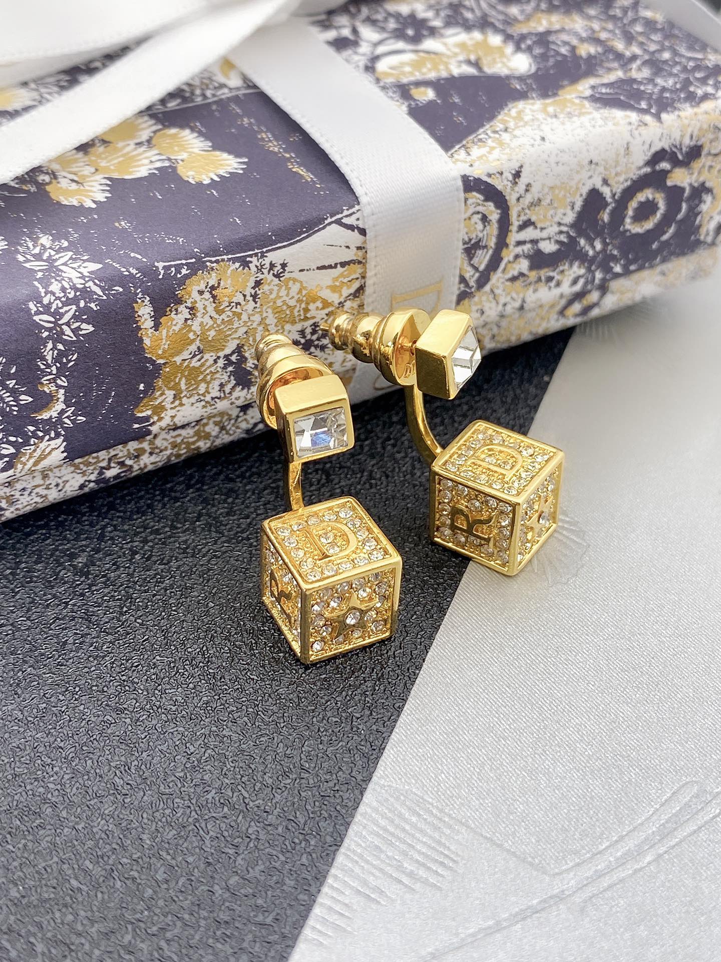 Luxury DiorD-STAR GOLD DIAMOND EARRINGS