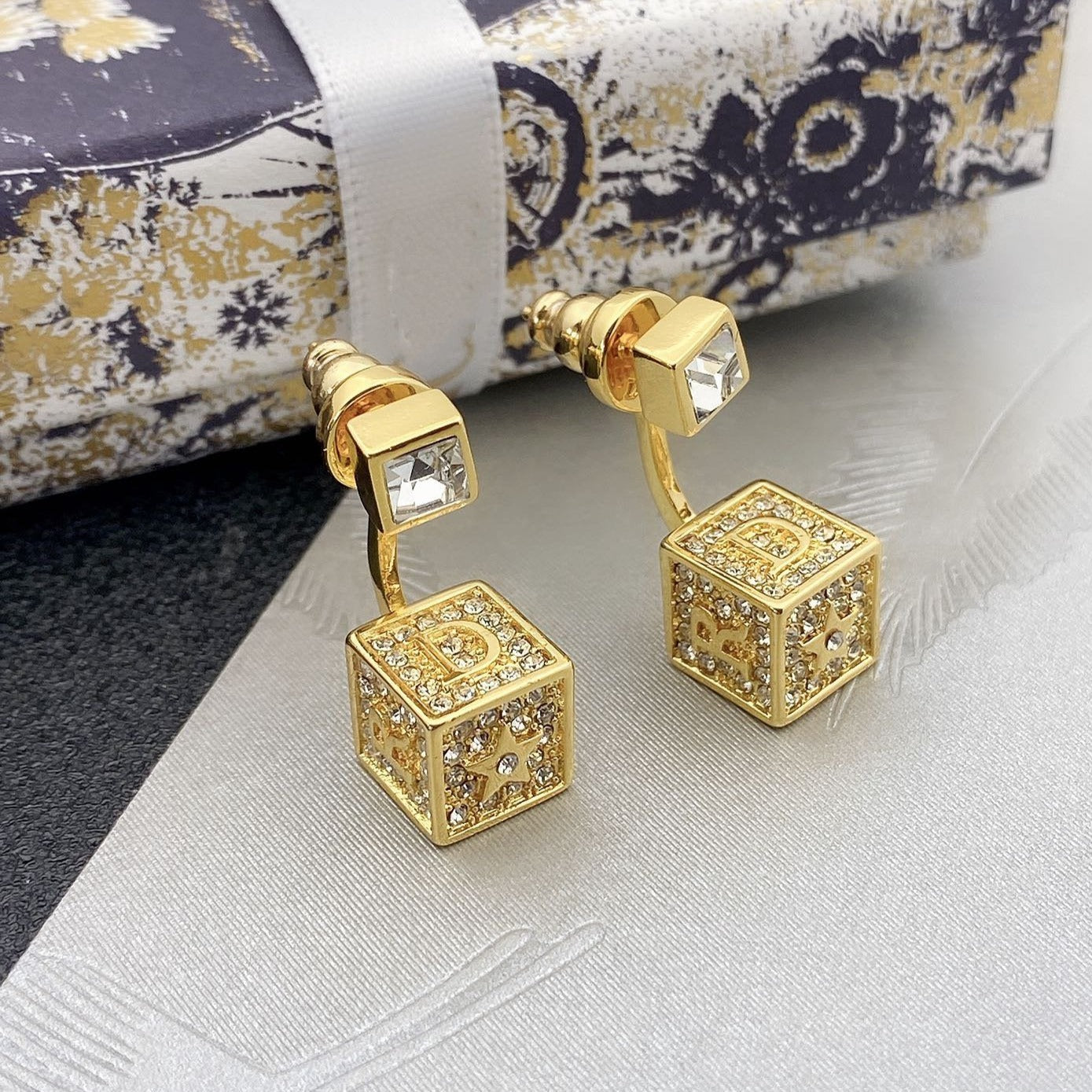 Luxury DiorD-STAR GOLD DIAMOND EARRINGS