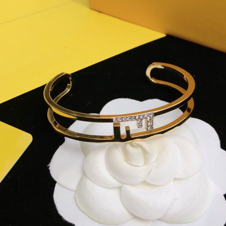 Luxury FendiO'LOCK OPEN BRACELET GOLD DIAMOND