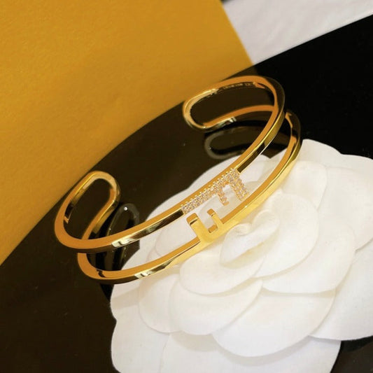 Luxury FendiO'LOCK OPEN OVAL BRACELET GOLD DIAMOND