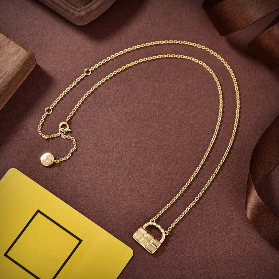 Luxury FendiFF BAG PEARL GOLD NECKLACE