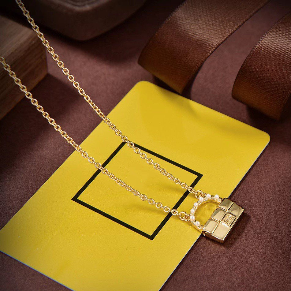 Luxury FendiFF BAG PEARL GOLD NECKLACE