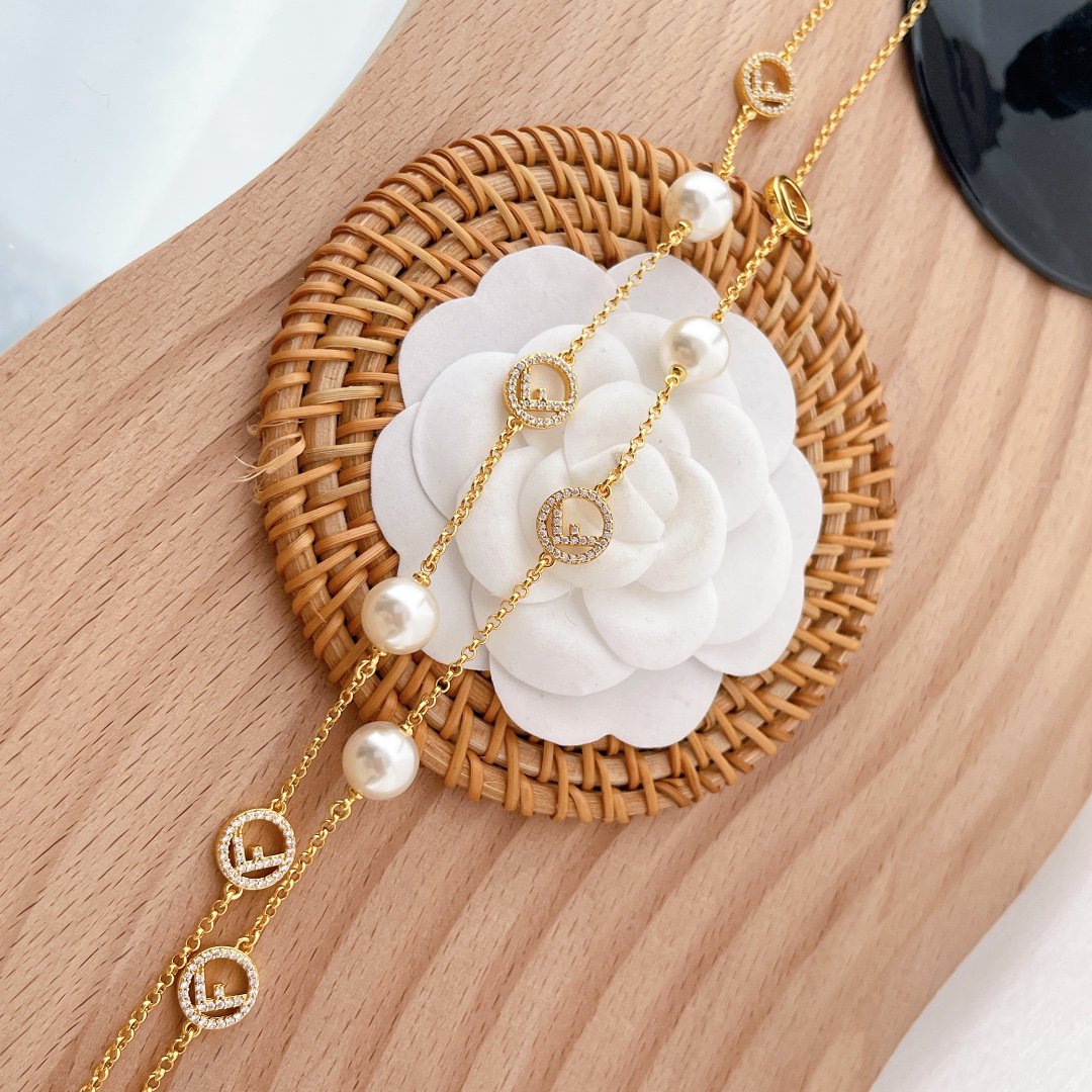 Luxury FendiFF 6 MOTIF PEARL GOLD DIAMOND NECKLACE