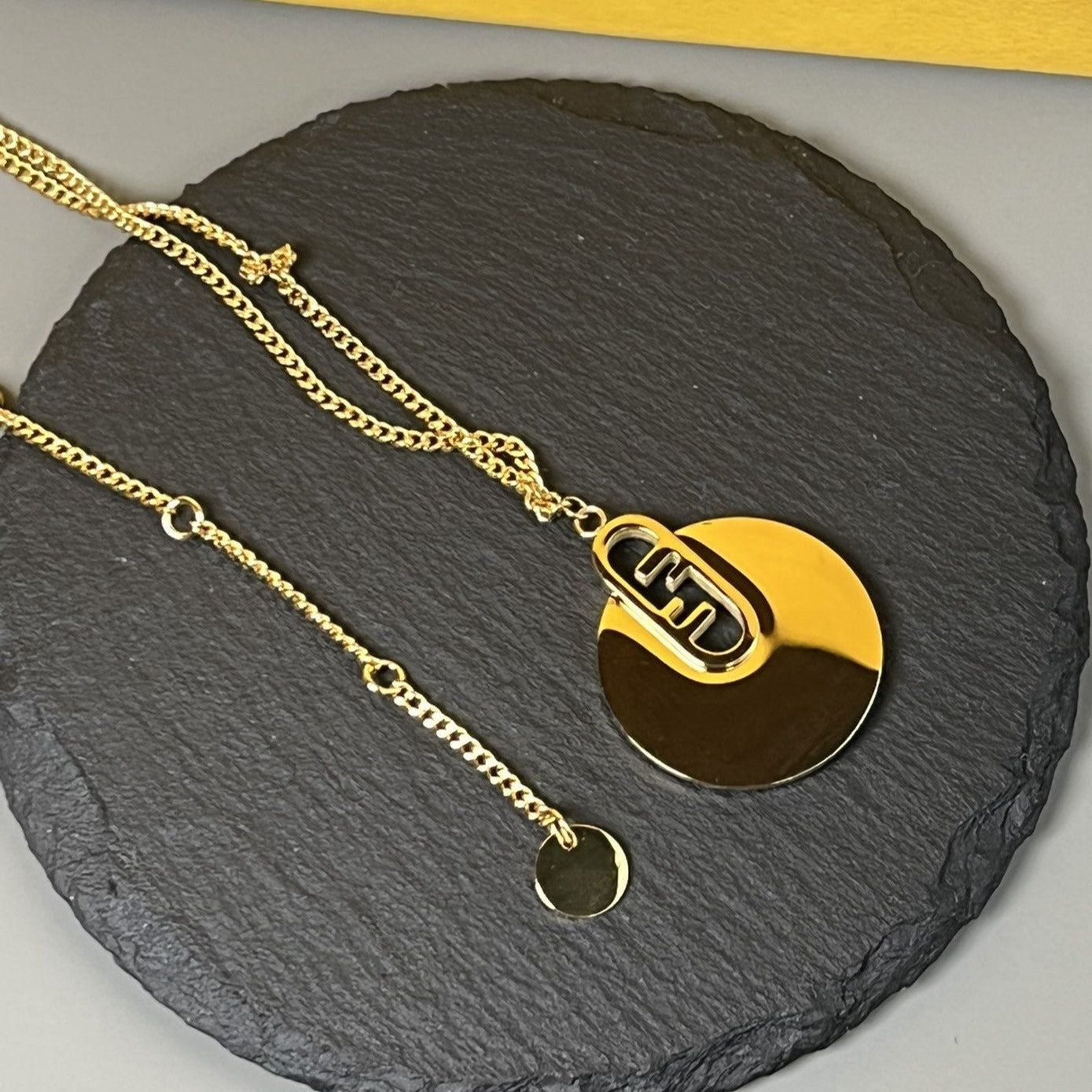 Luxury FendiO'LOCK GOLD NECKLACE