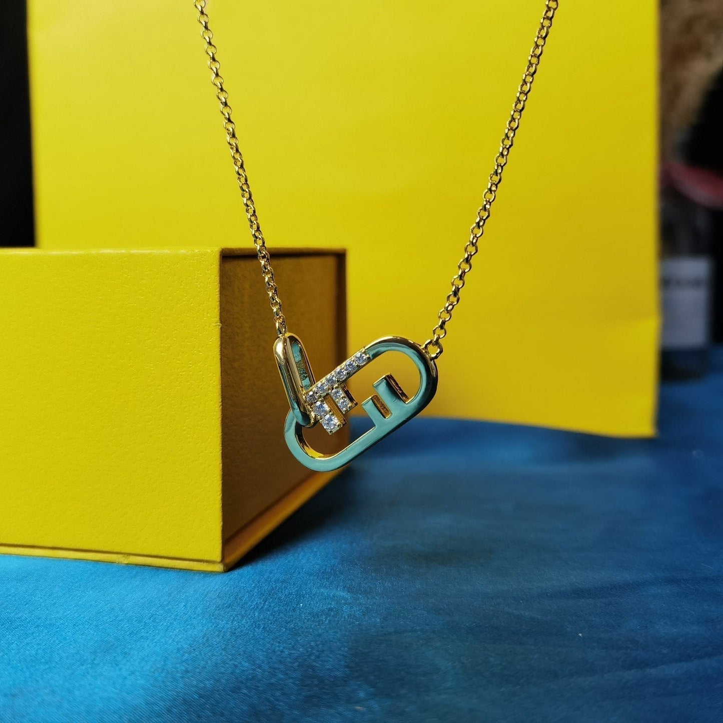 Luxury FendiO'LOCK GOLD DIAMOND NECKLACE