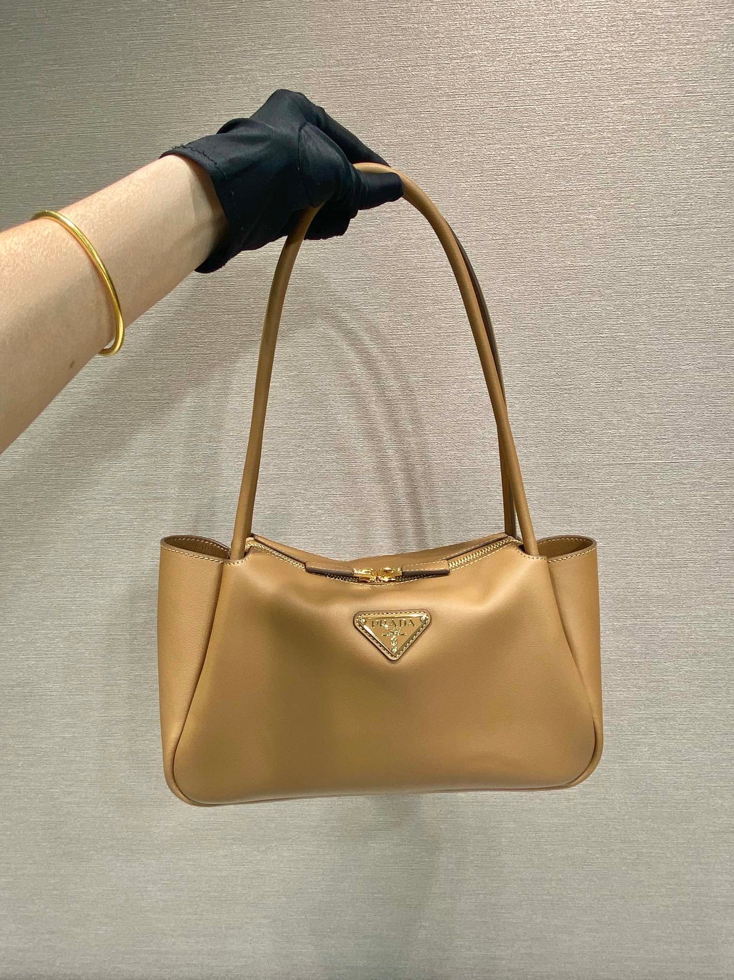Luxury Prada28 LARGE BEIGE CALFSKIN HANDBAG