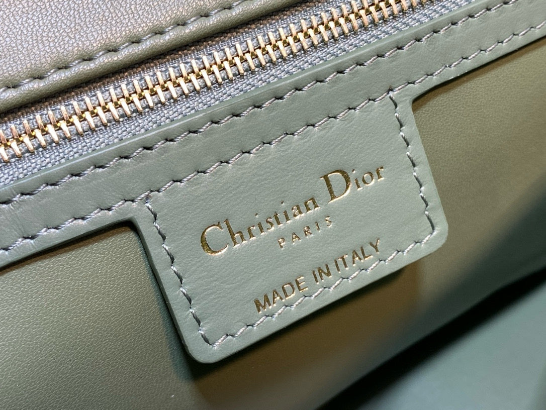 Luxury DiorMEDIUM CARO BAG 25 GREEN MACROCANNAGE CALFSKIN