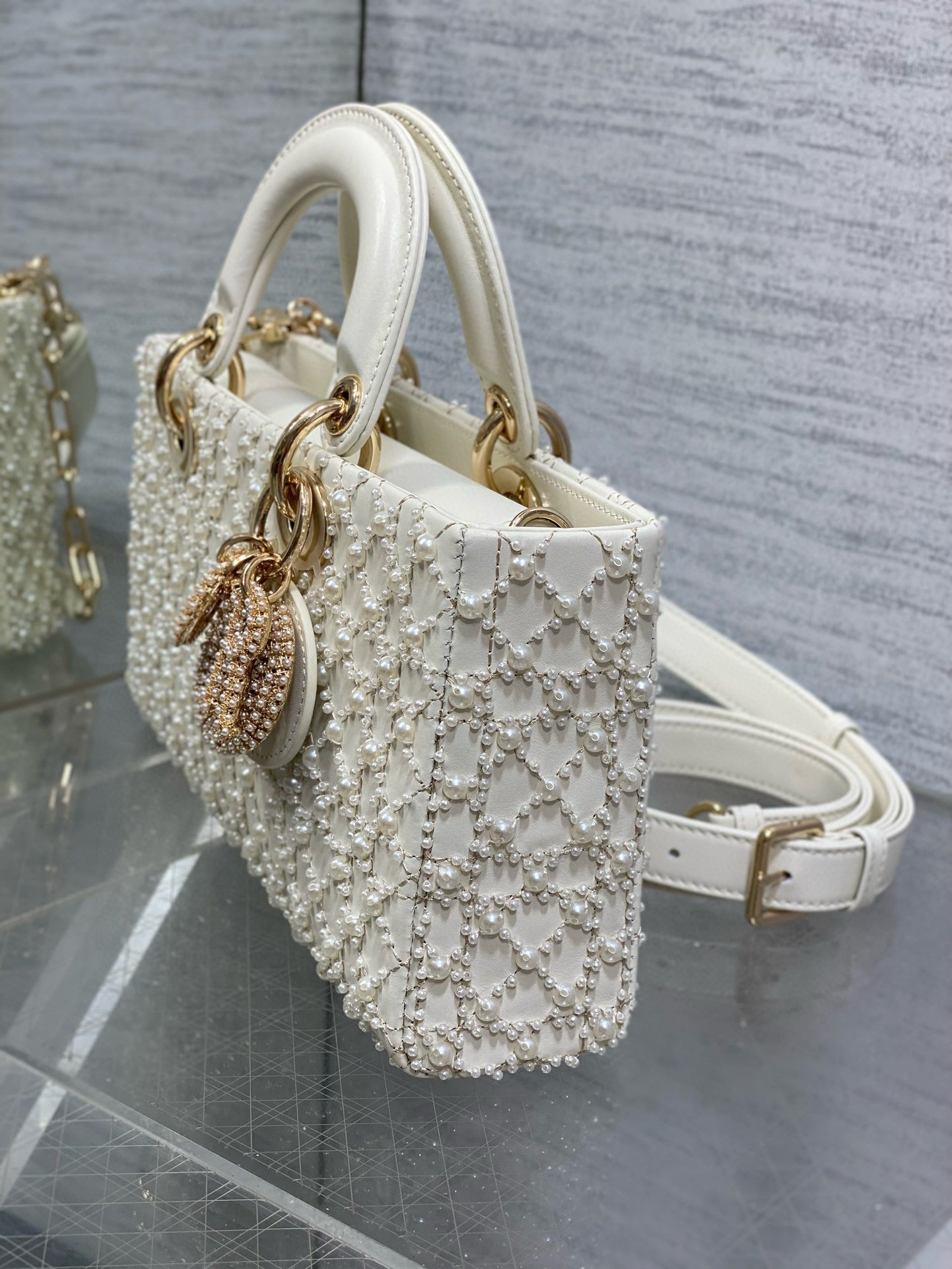 Luxury DiorMEDIUM LADY D-JOY 26 WHITE LATTE CALFSKIN PEARL