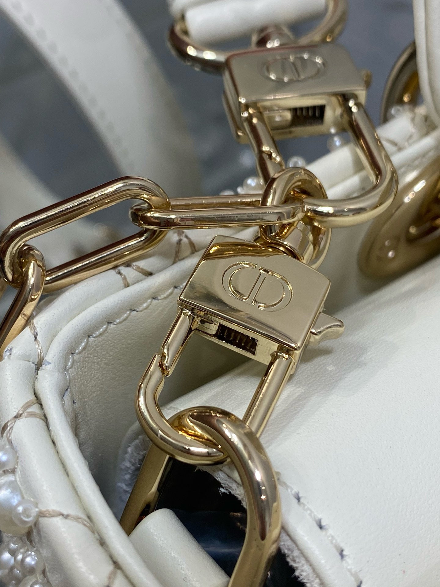 Luxury DiorMEDIUM LADY D-JOY 26 WHITE LATTE CALFSKIN PEARL